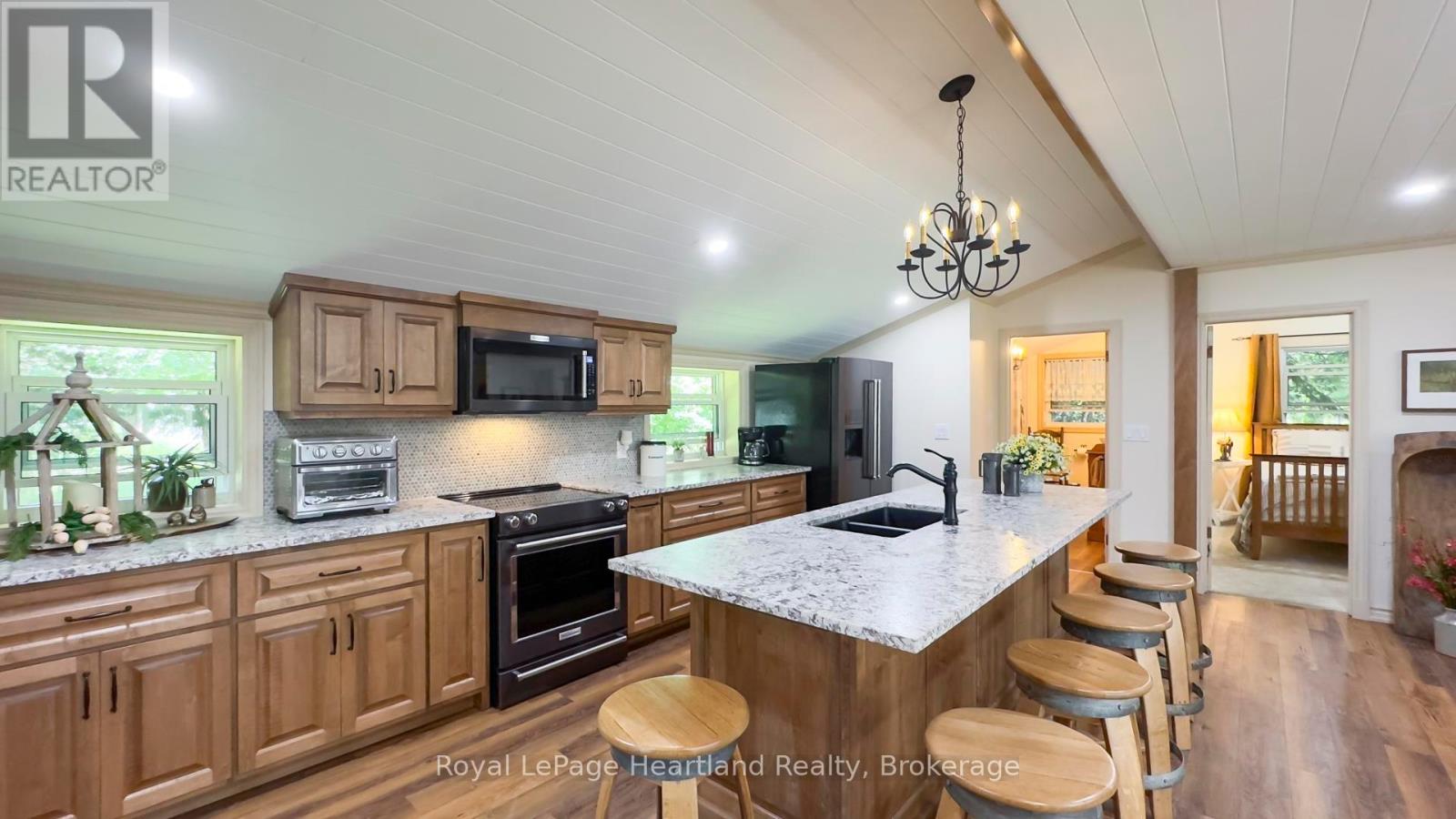 37752 Bayfield Road, Central Huron, Ontario  N0M 1L0 - Photo 11 - X12305255