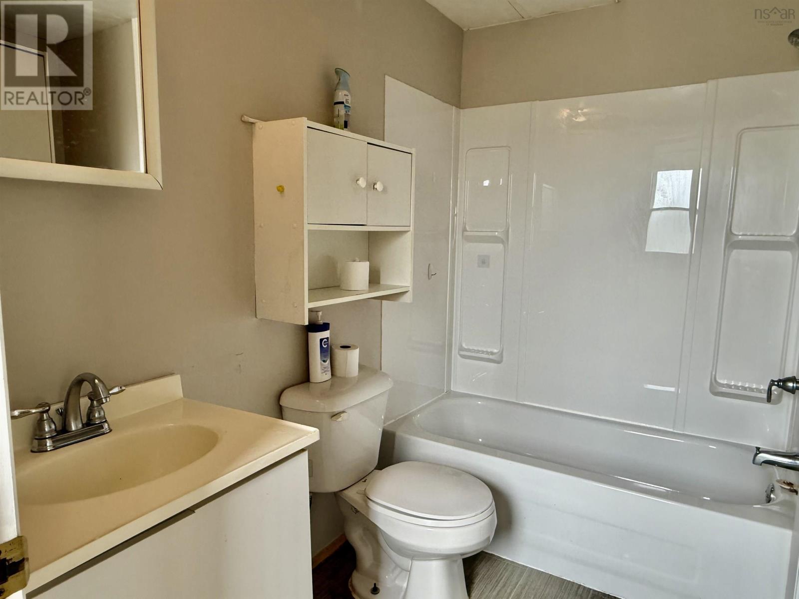 25 George Street, Clark's Harbour, Nova Scotia  B0W 1P0 - Photo 11 - 202516347