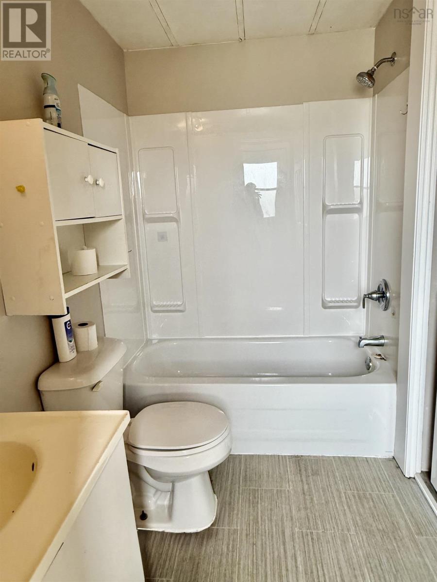 25 George Street, Clark's Harbour, Nova Scotia  B0W 1P0 - Photo 12 - 202516347