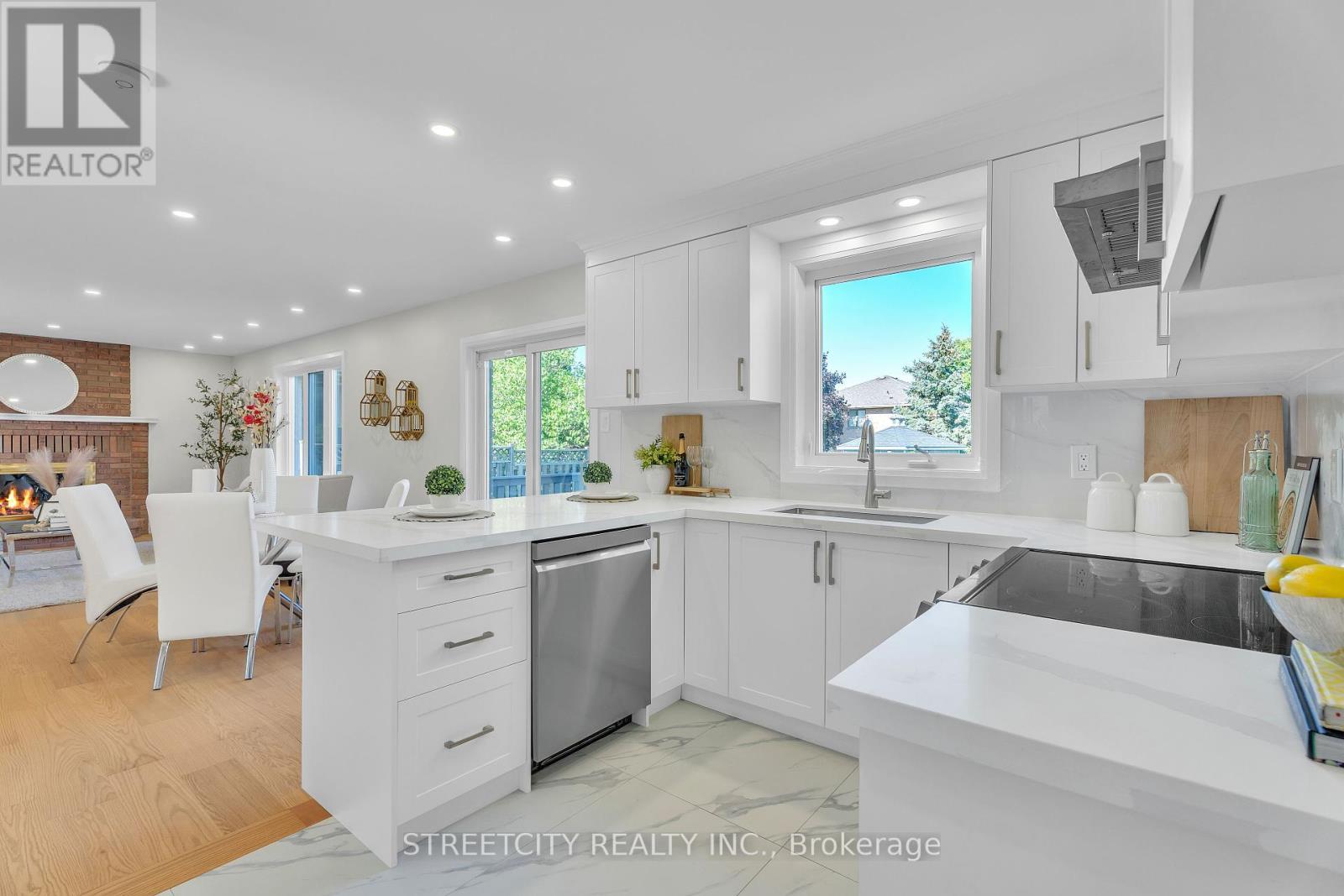 26 Grasmere Crescent, London North, Ontario  N6G 4P2 - Photo 22 - X12310253