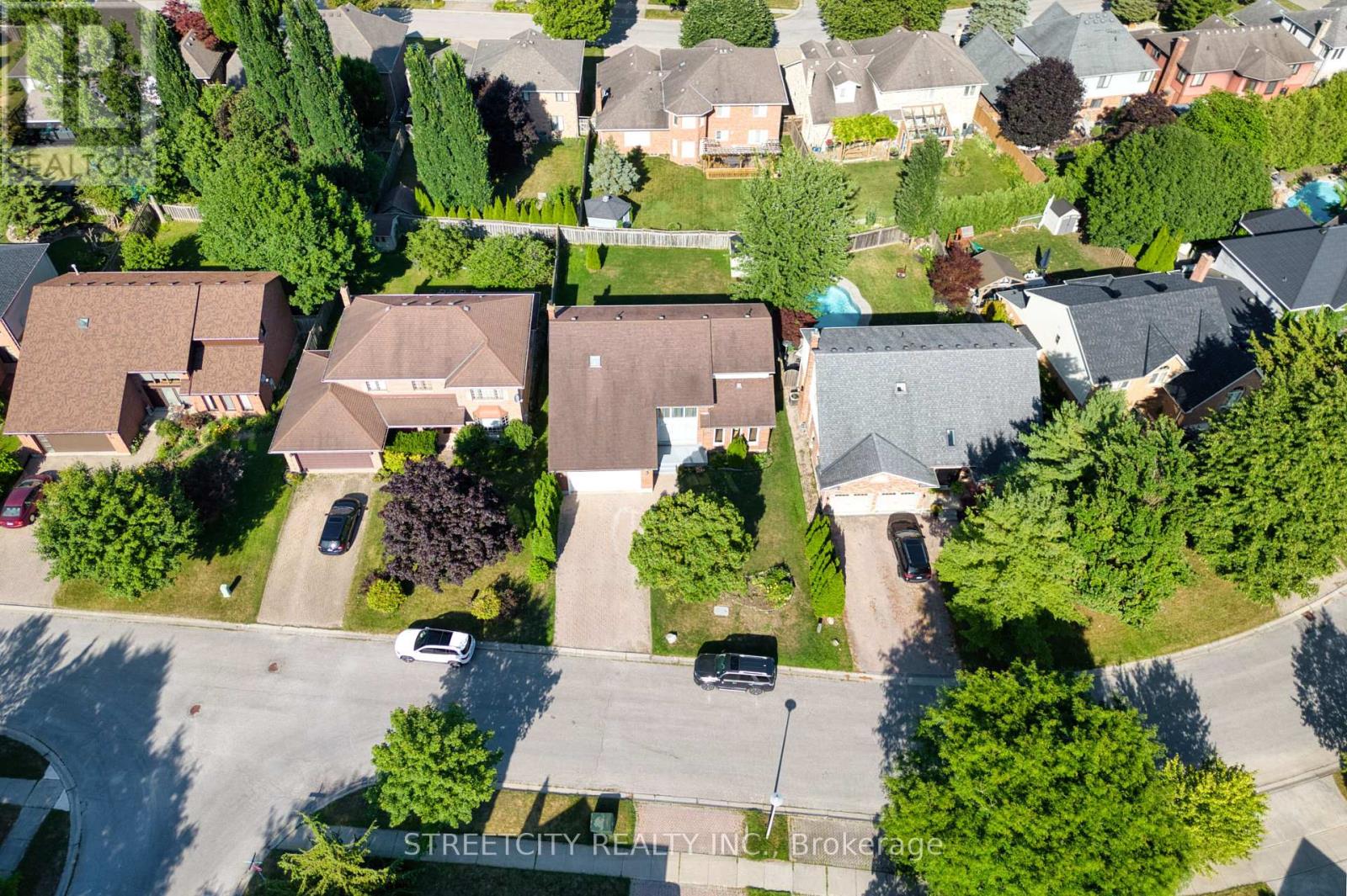 26 Grasmere Crescent, London North, Ontario  N6G 4P2 - Photo 6 - X12310253