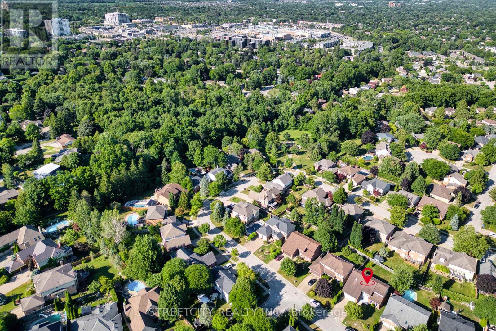 26 Grasmere Crescent, London North, Ontario  N6G 4P2 - Photo 8 - X12310253