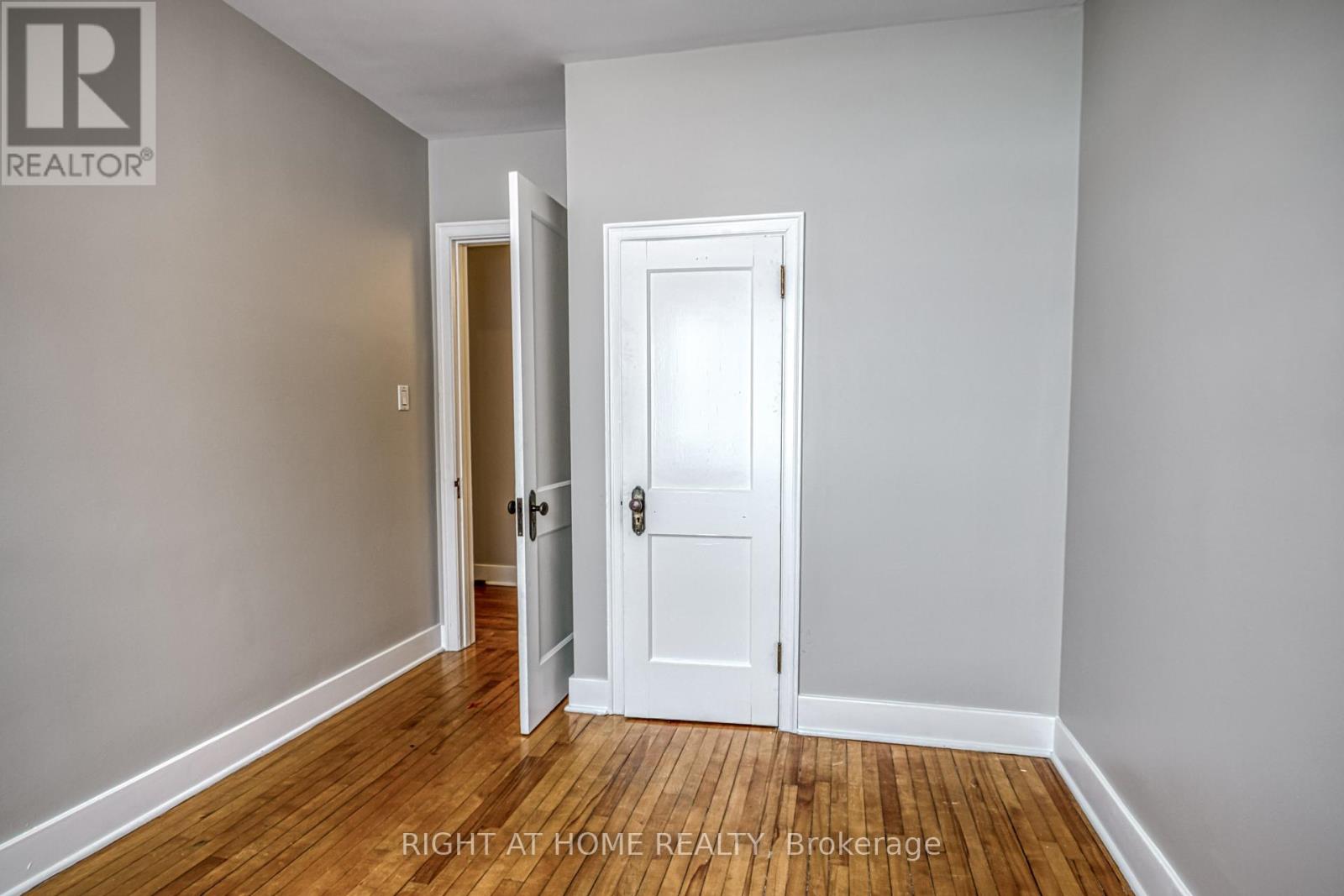 105 Riverside Drive, Greater Sudbury, Ontario  P3E 1G7 - Photo 2 - X12310308