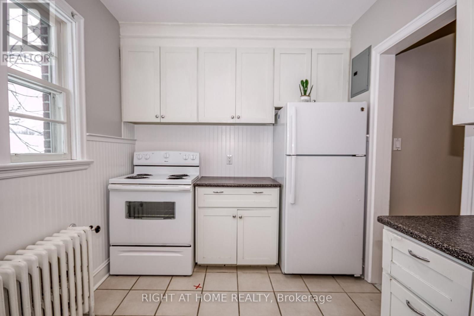 105 Riverside Drive, Greater Sudbury, Ontario  P3E 1G7 - Photo 9 - X12310308