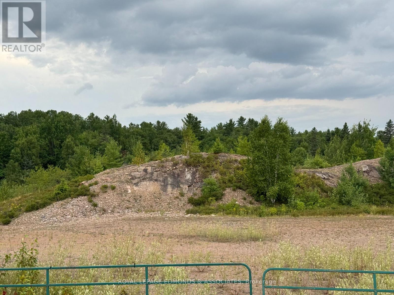 705 Rantz Road, Petawawa, Ontario  K8H 2W8 - Photo 2 - X12310378