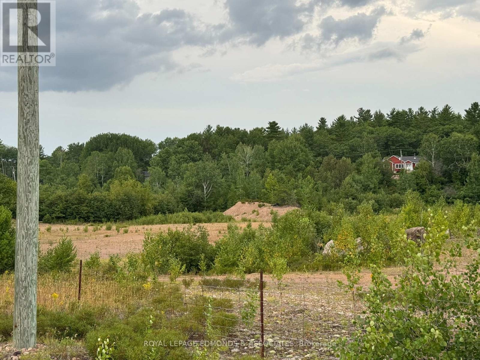 705 Rantz Road, Petawawa, Ontario  K8H 2W8 - Photo 4 - X12310378