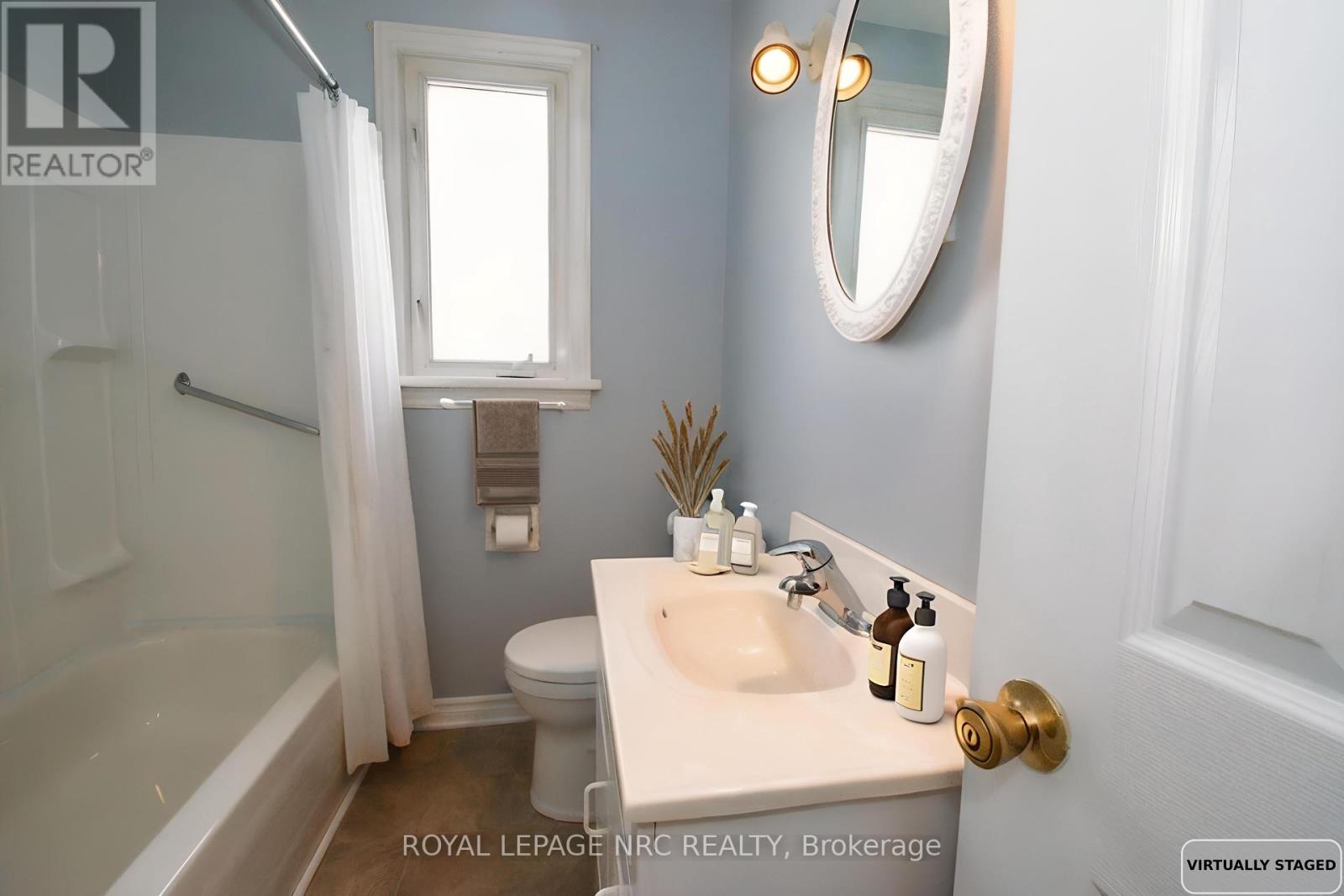 11 Melrose Avenue, St. Catharines, Ontario  L2P 2E3 - Photo 12 - X12310271