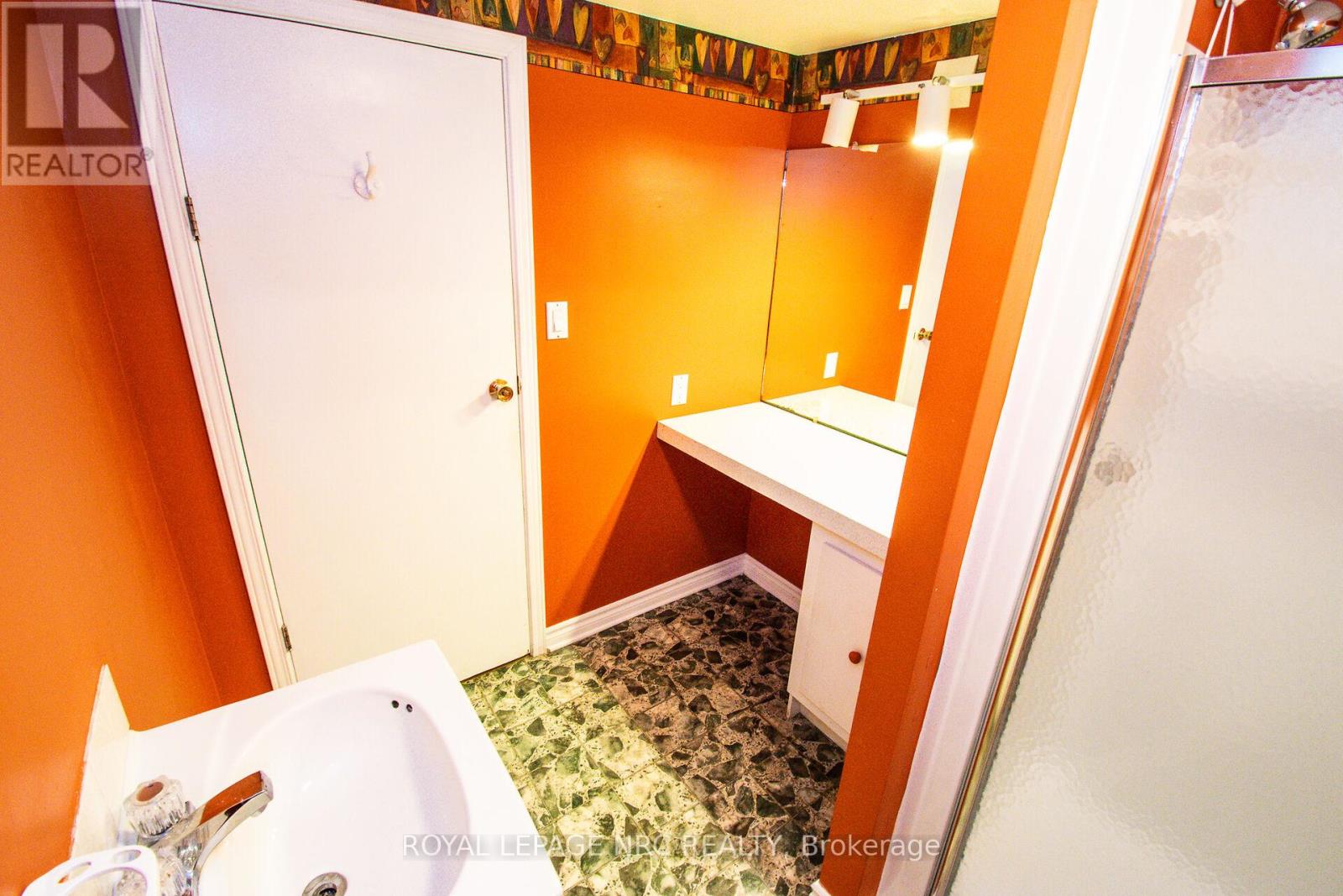 11 Melrose Avenue, St. Catharines, Ontario  L2P 2E3 - Photo 17 - X12310271