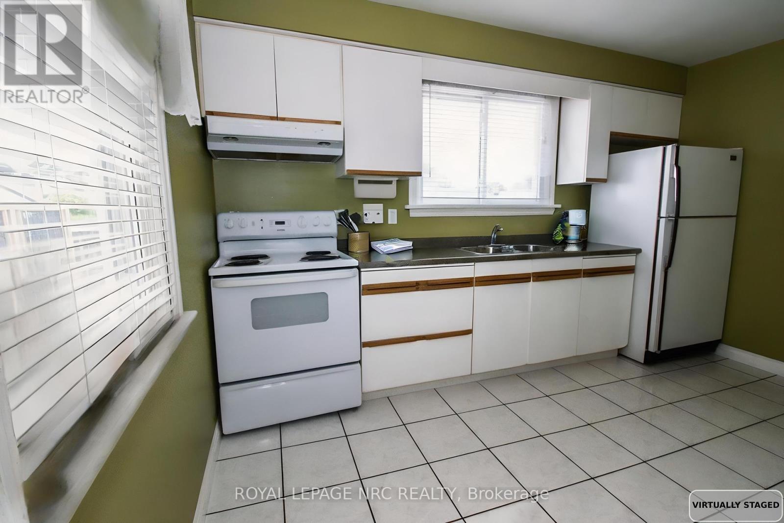 11 Melrose Avenue, St. Catharines, Ontario  L2P 2E3 - Photo 6 - X12310271