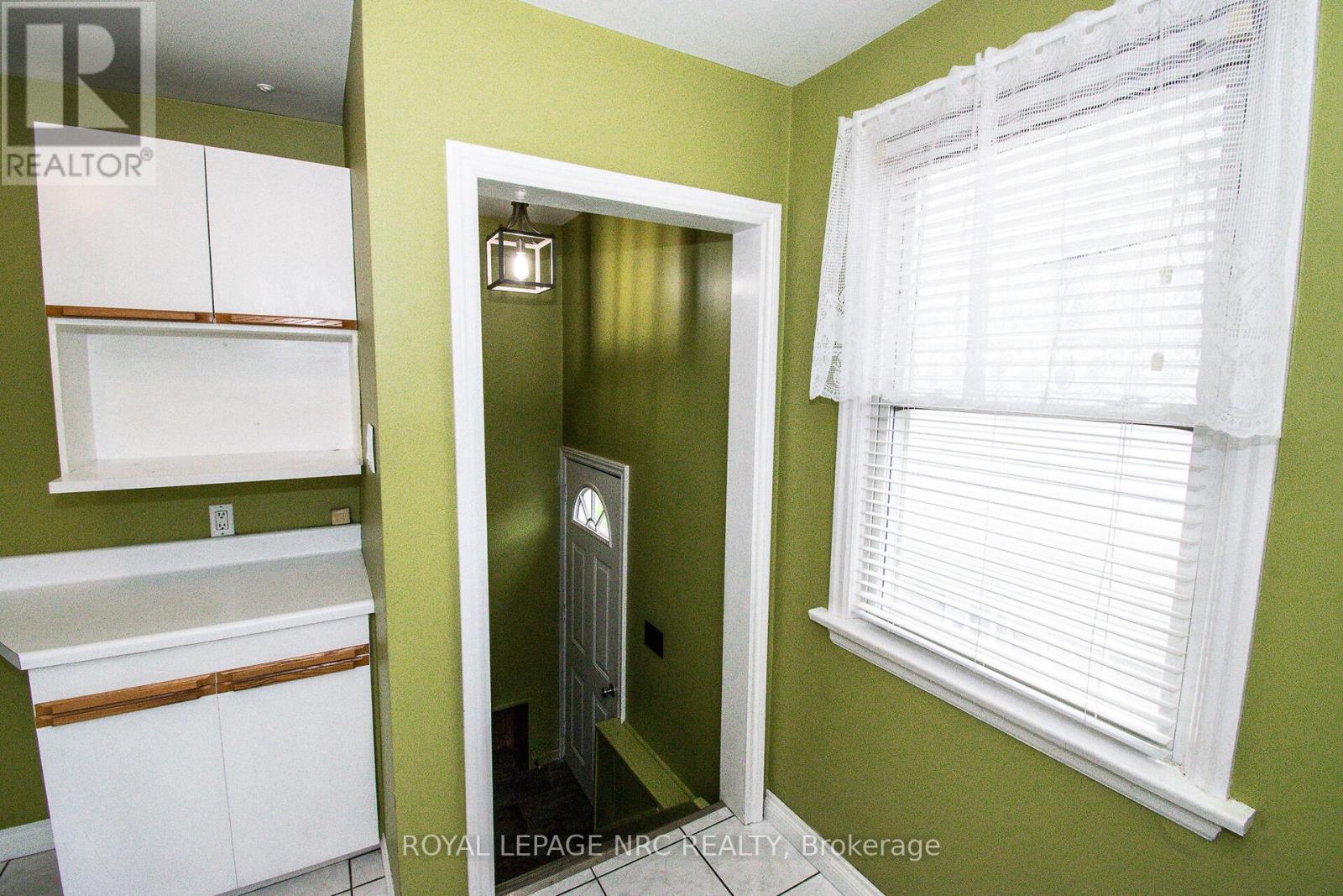 11 Melrose Avenue, St. Catharines, Ontario  L2P 2E3 - Photo 9 - X12310271