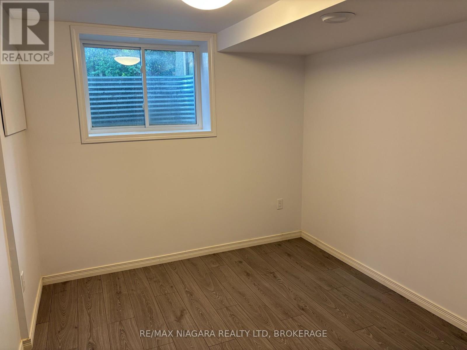 12 - 21 Woodlawn Road, Welland, Ontario  L3C 5Y7 - Photo 11 - X12310310
