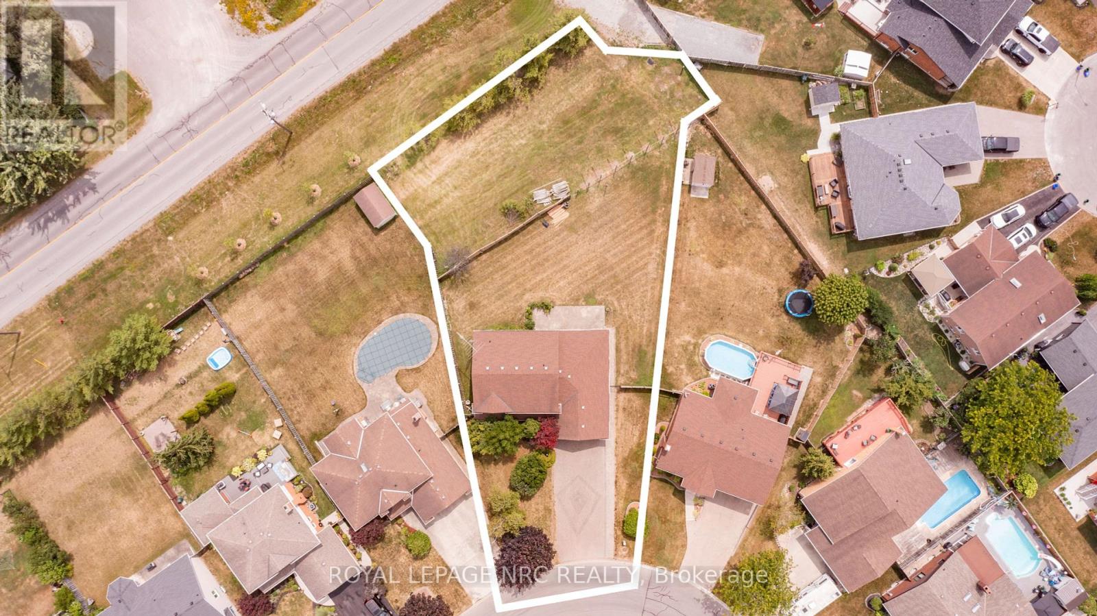 Property at 3 ELMVALE CRESCENT image 3