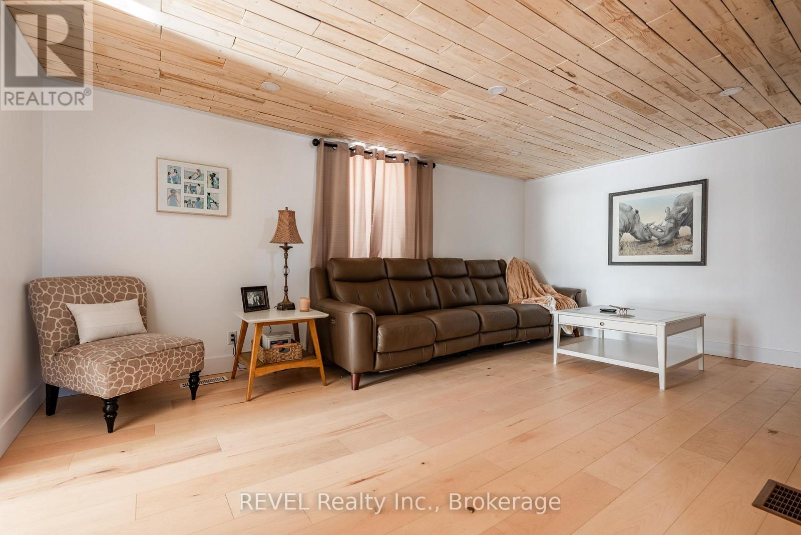 80 Lighthouse Drive, Haldimand, Ontario  N1A 2W6 - Photo 6 - X12310352