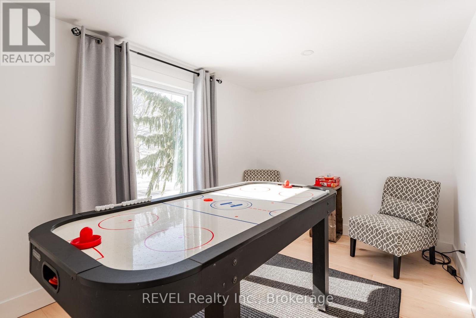 80 Lighthouse Drive, Haldimand, Ontario  N1A 2W6 - Photo 8 - X12310352