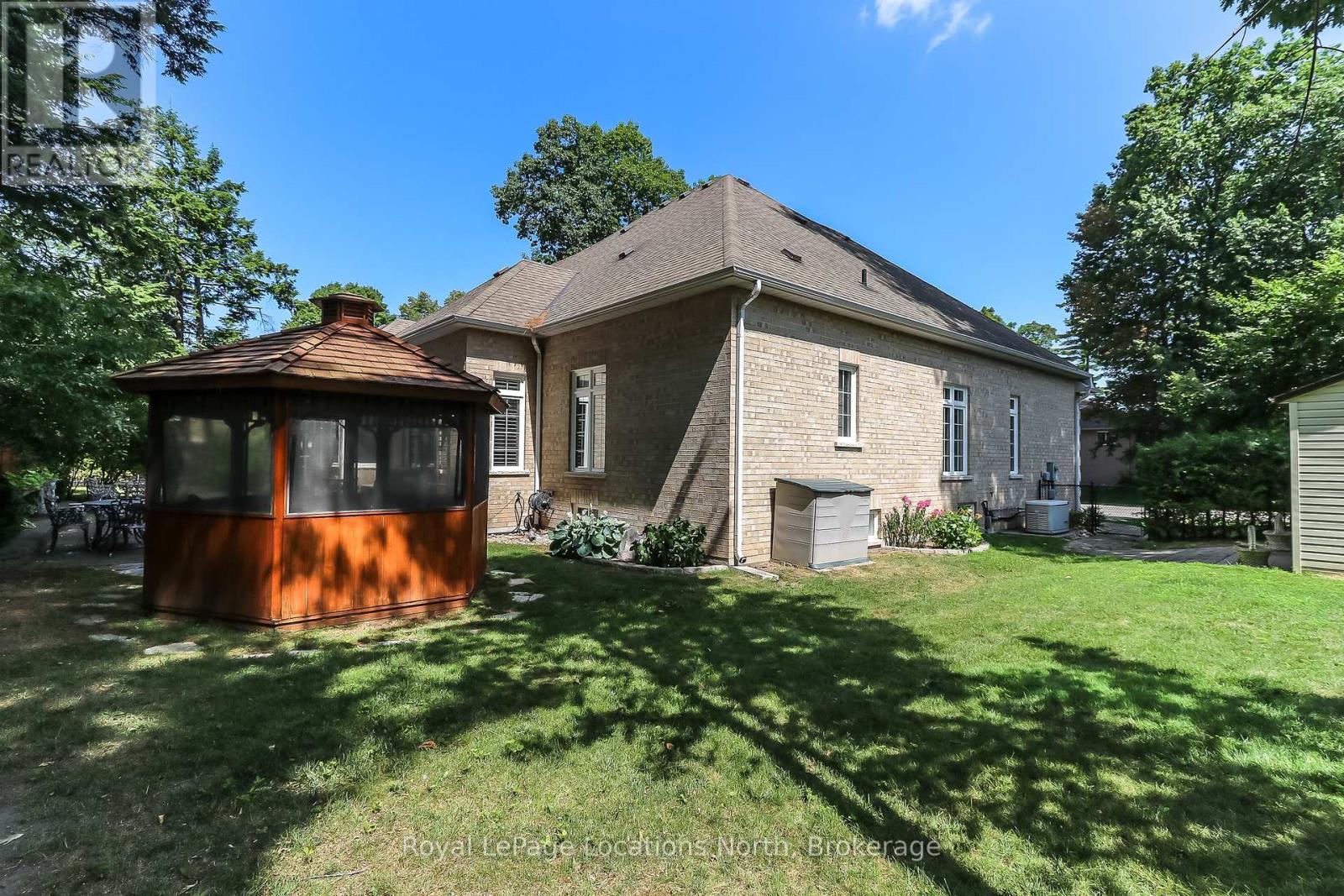 15 Downer Crescent, Wasaga Beach, Ontario  L9Z 1C2 - Photo 8 - S12310326