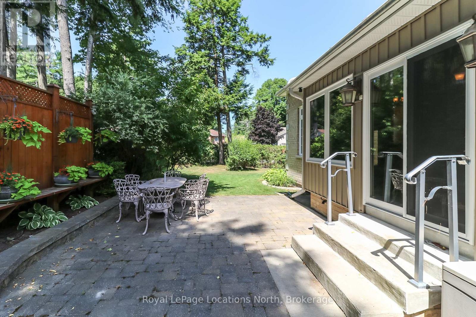15 Downer Crescent, Wasaga Beach, Ontario  L9Z 1C2 - Photo 9 - S12310326