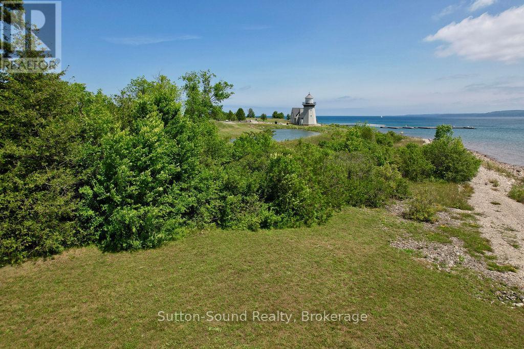 542 Punkinseed Lane, Georgian Bluffs, Ontario  N0H 1S0 - Photo 3 - X12310374