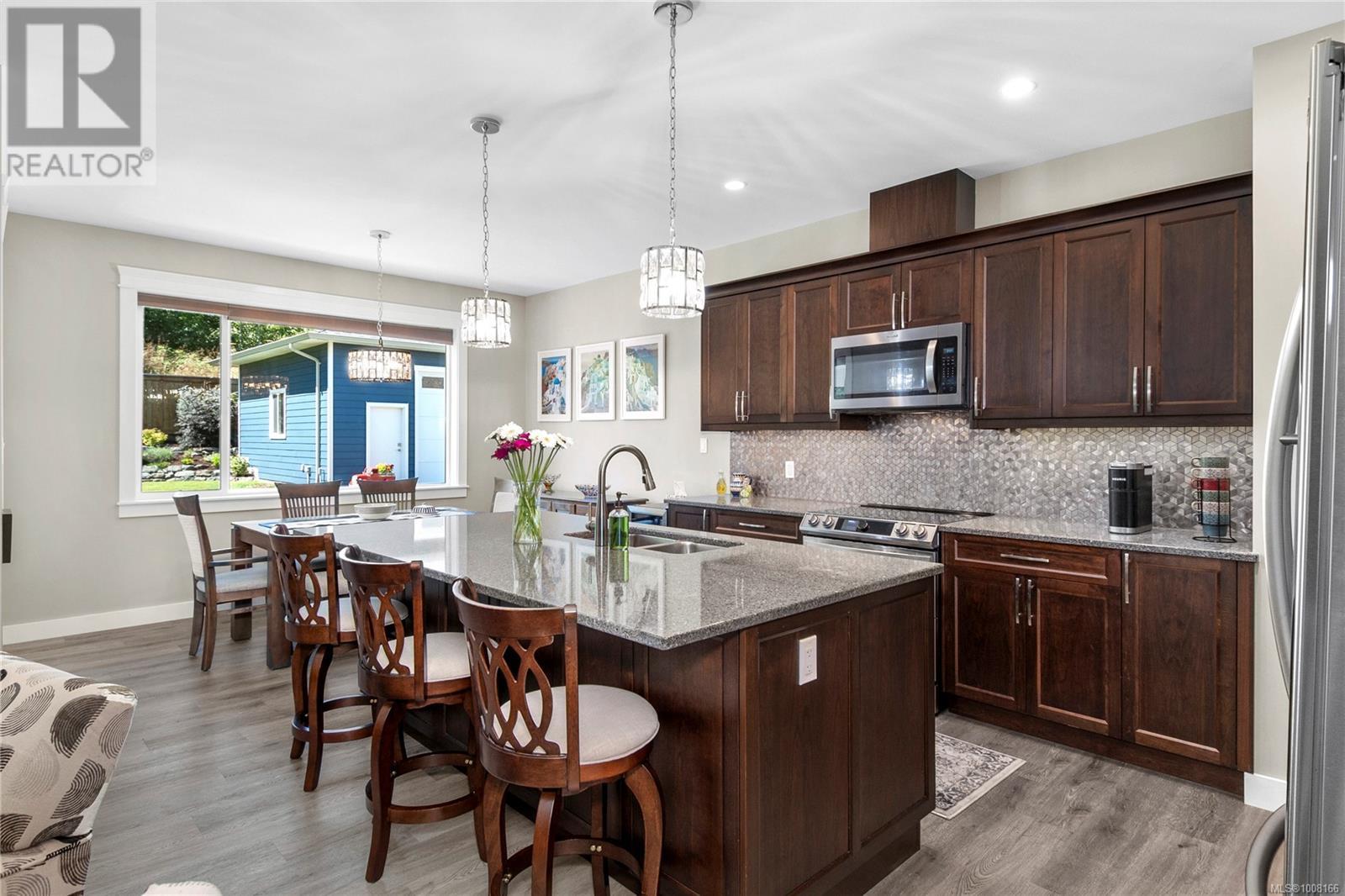Property at 2270 Forest Grove Dr image 3