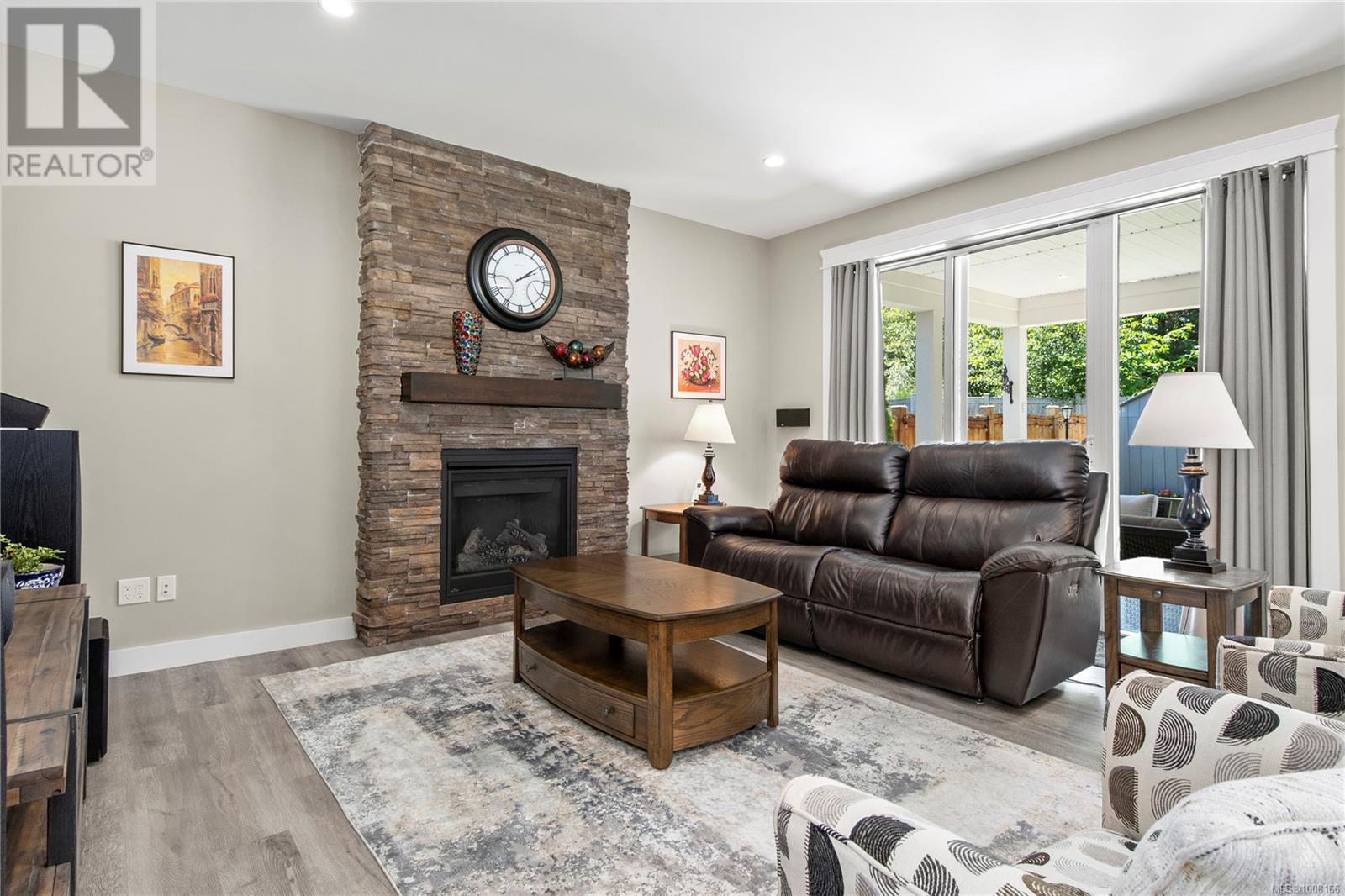 Property at 2270 Forest Grove Dr image 4