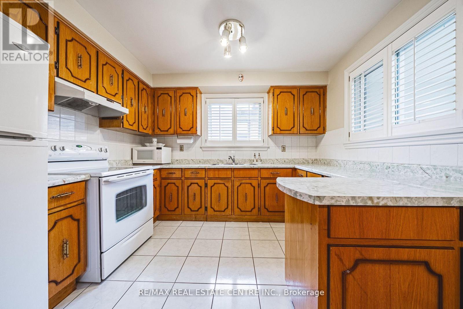 665 Woodbridge Avenue, Vaughan, Ontario  L4L 2T9 - Photo 7 - N12310349