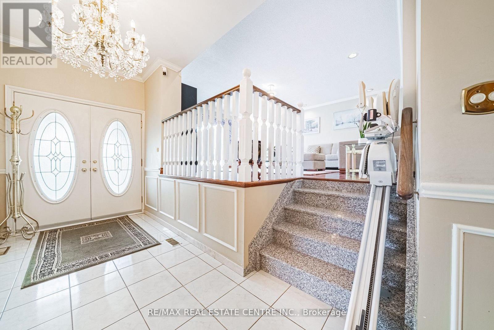 665 Woodbridge Avenue, Vaughan, Ontario  L4L 2T9 - Photo 9 - N12310349