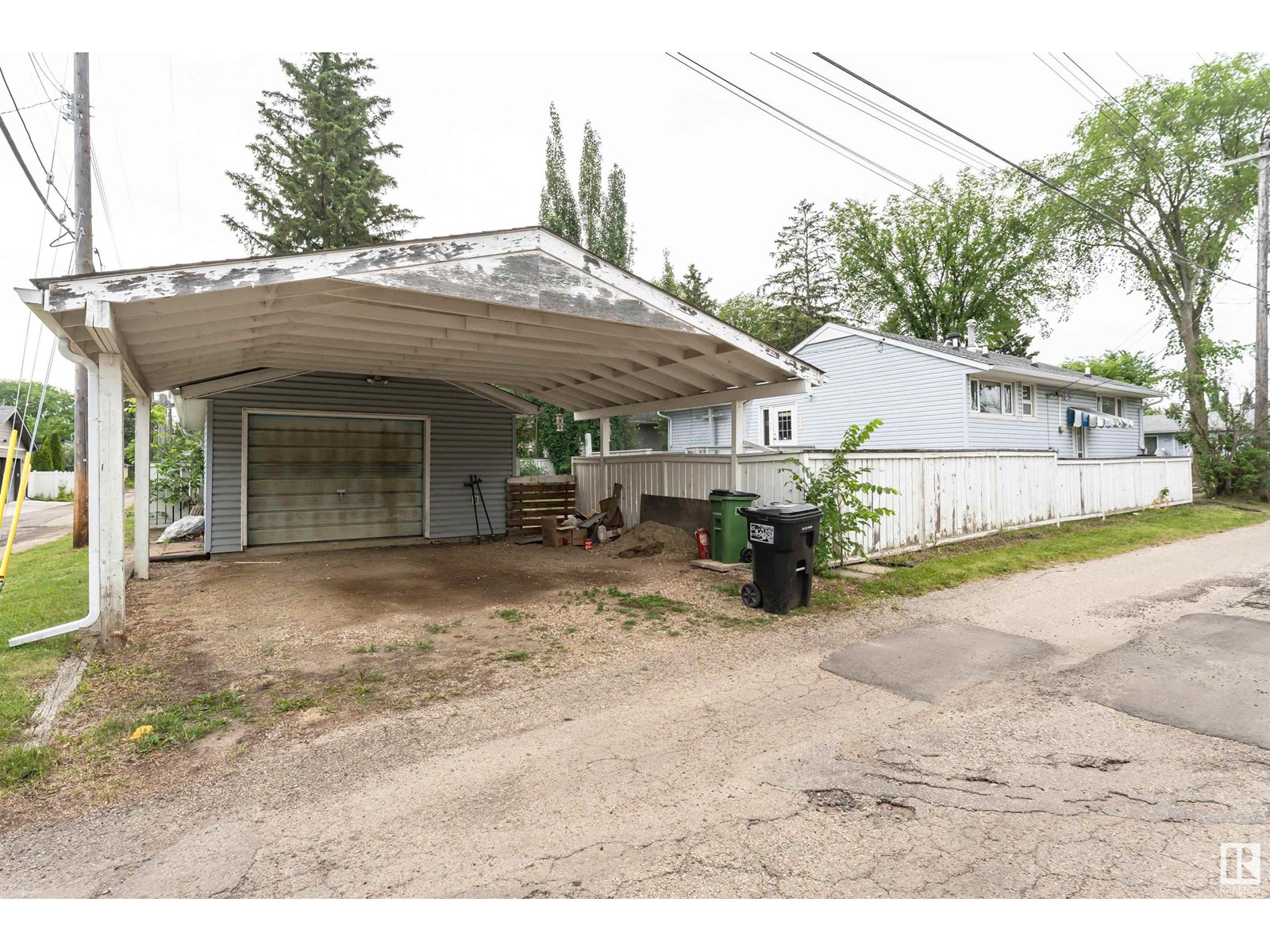 Property at 14732 91 AV NW image 4