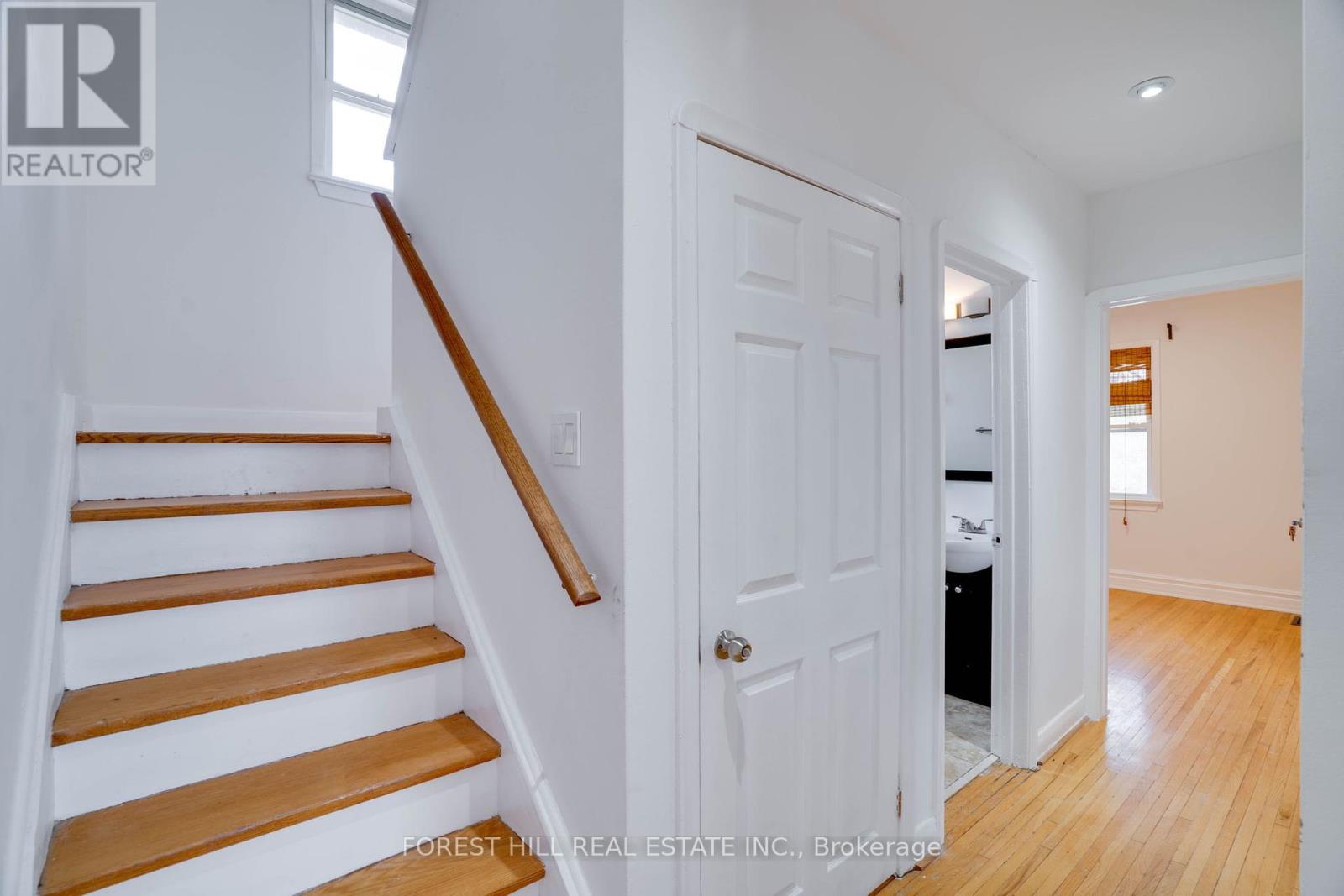 12 Glen Agar Drive, Toronto, Ontario  M9B 5L3 - Photo 10 - W12310364
