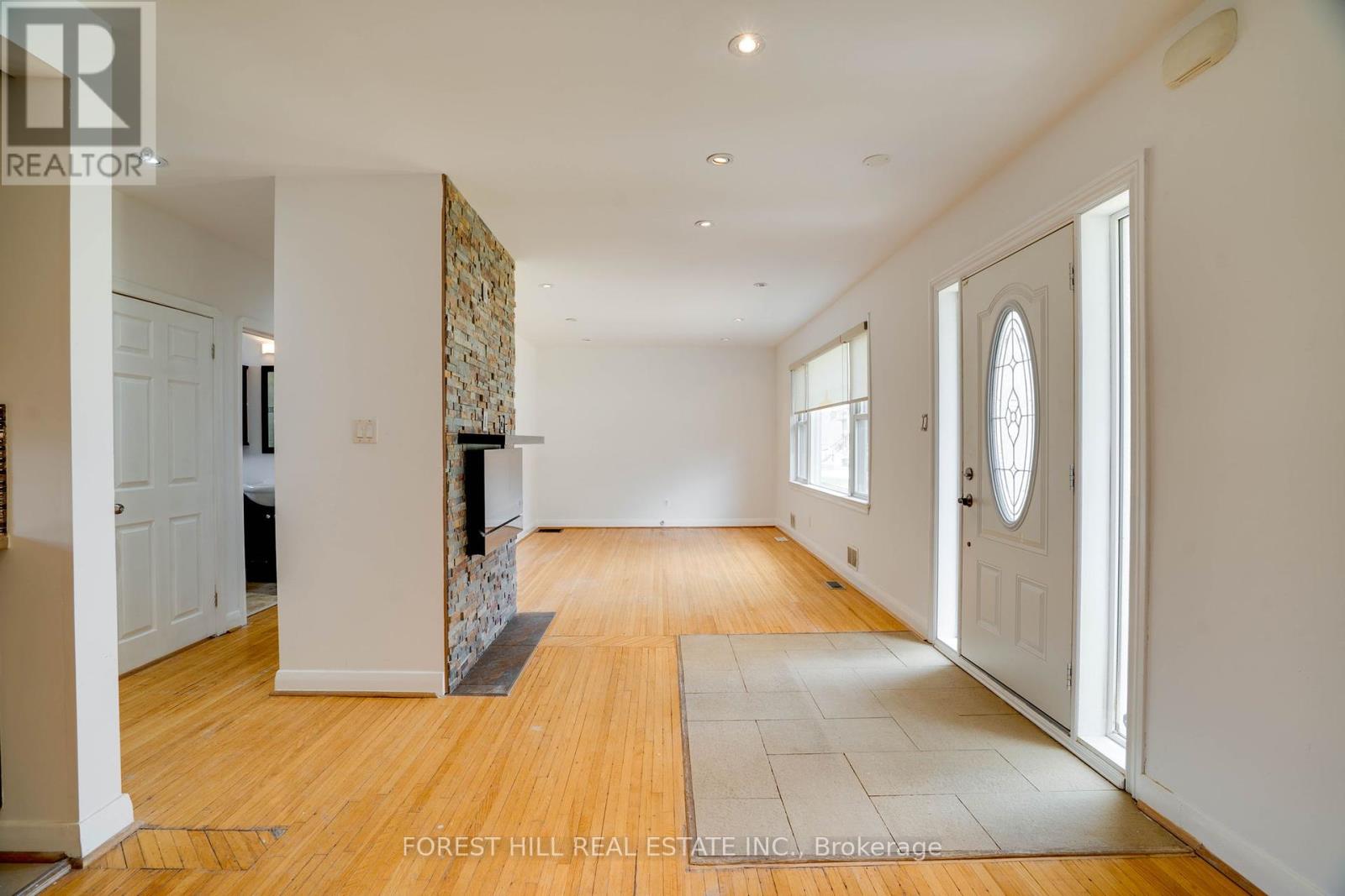 12 Glen Agar Drive, Toronto, Ontario  M9B 5L3 - Photo 12 - W12310364