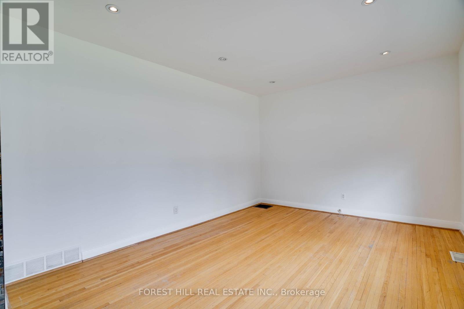 12 Glen Agar Drive, Toronto, Ontario  M9B 5L3 - Photo 20 - W12310364