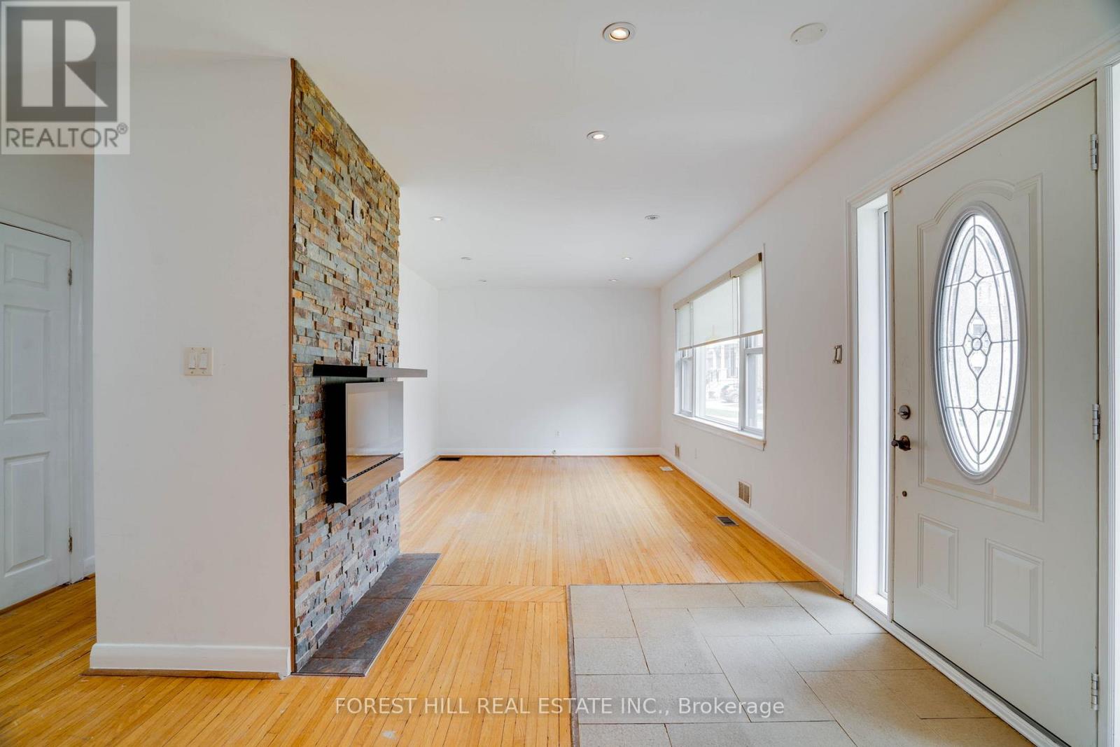 12 Glen Agar Drive, Toronto, Ontario  M9B 5L3 - Photo 3 - W12310364