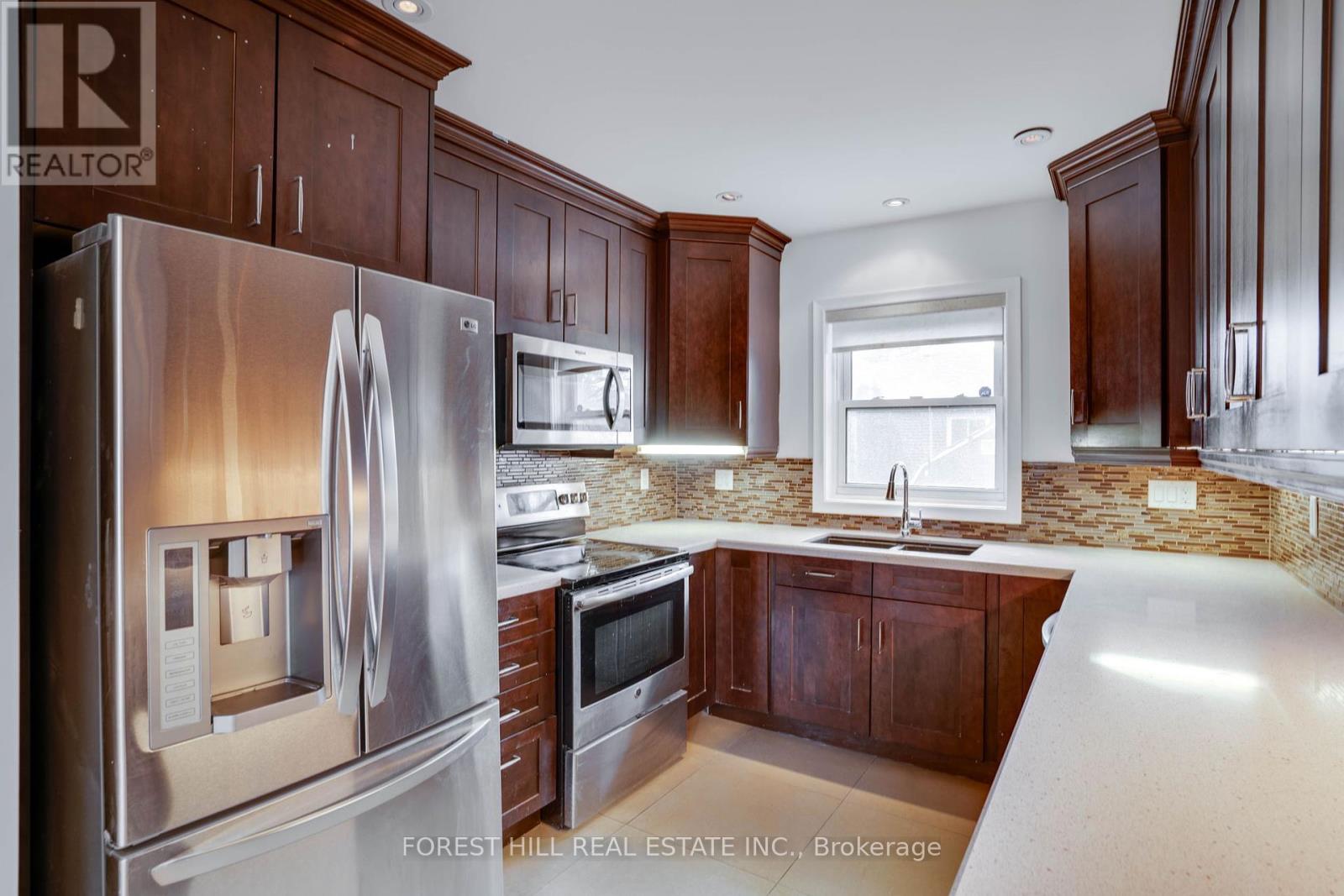 12 Glen Agar Drive, Toronto, Ontario  M9B 5L3 - Photo 5 - W12310364