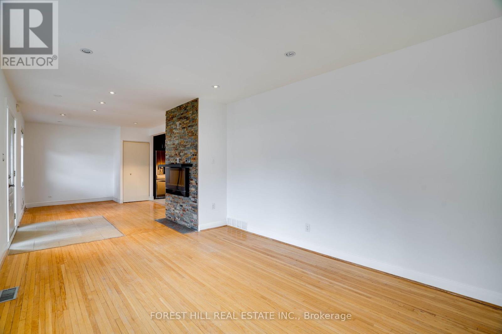 12 Glen Agar Drive, Toronto, Ontario  M9B 5L3 - Photo 7 - W12310364