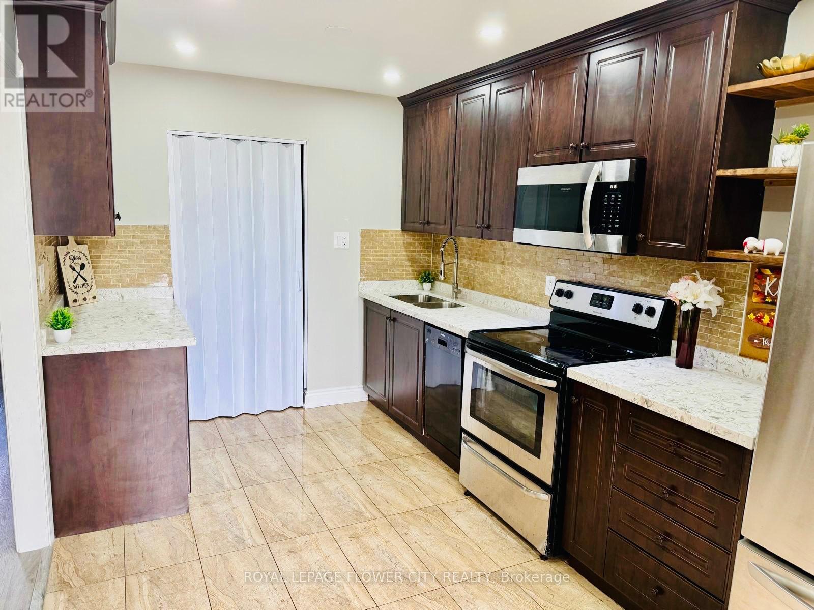 141 - 2170 Bromsgrove Road, Mississauga, Ontario  L5J 4J2 - Photo 13 - W12309869