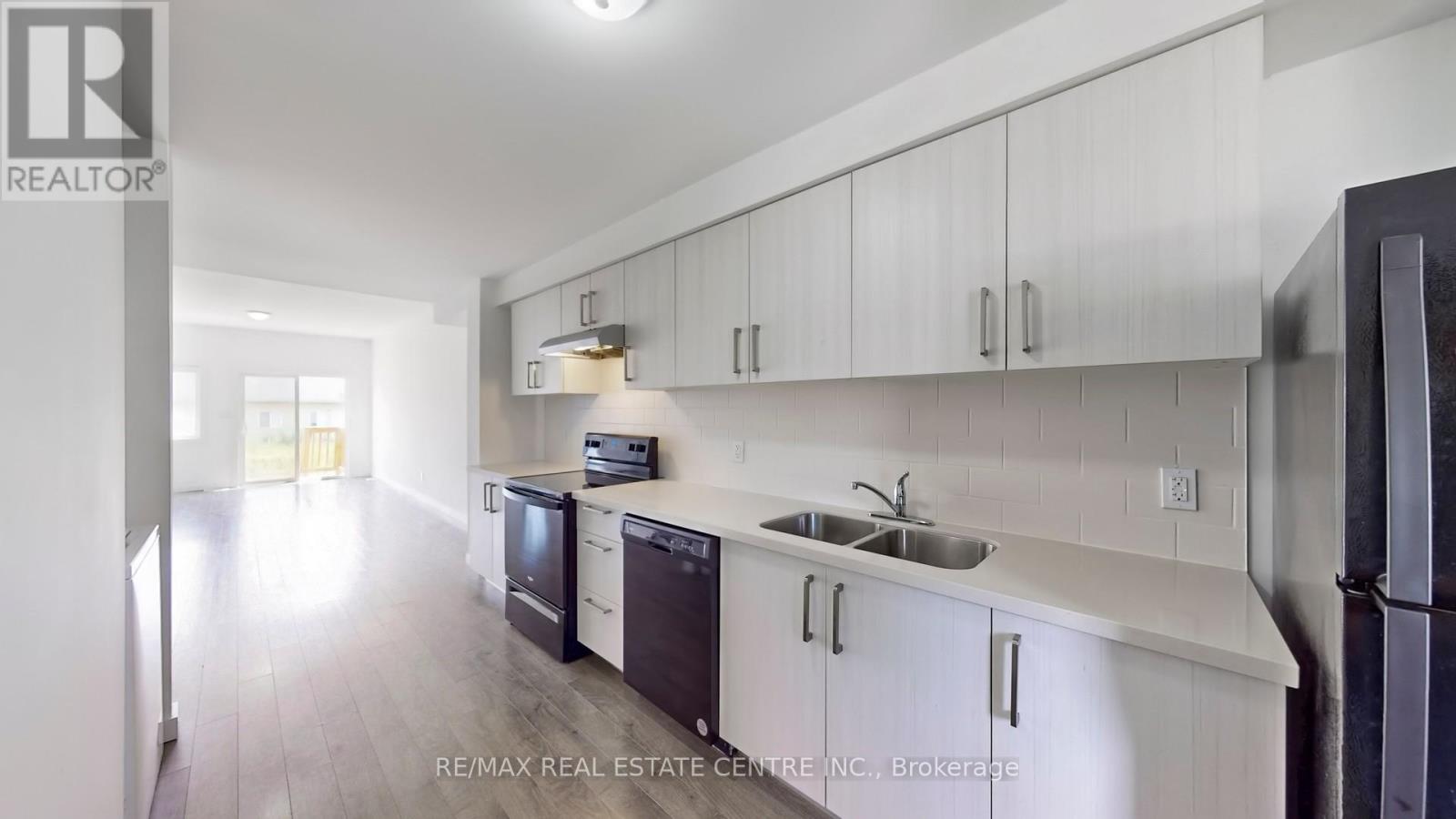 383 Chaffey Street, Welland, Ontario  L3B 0K5 - Photo 13 - X12159874