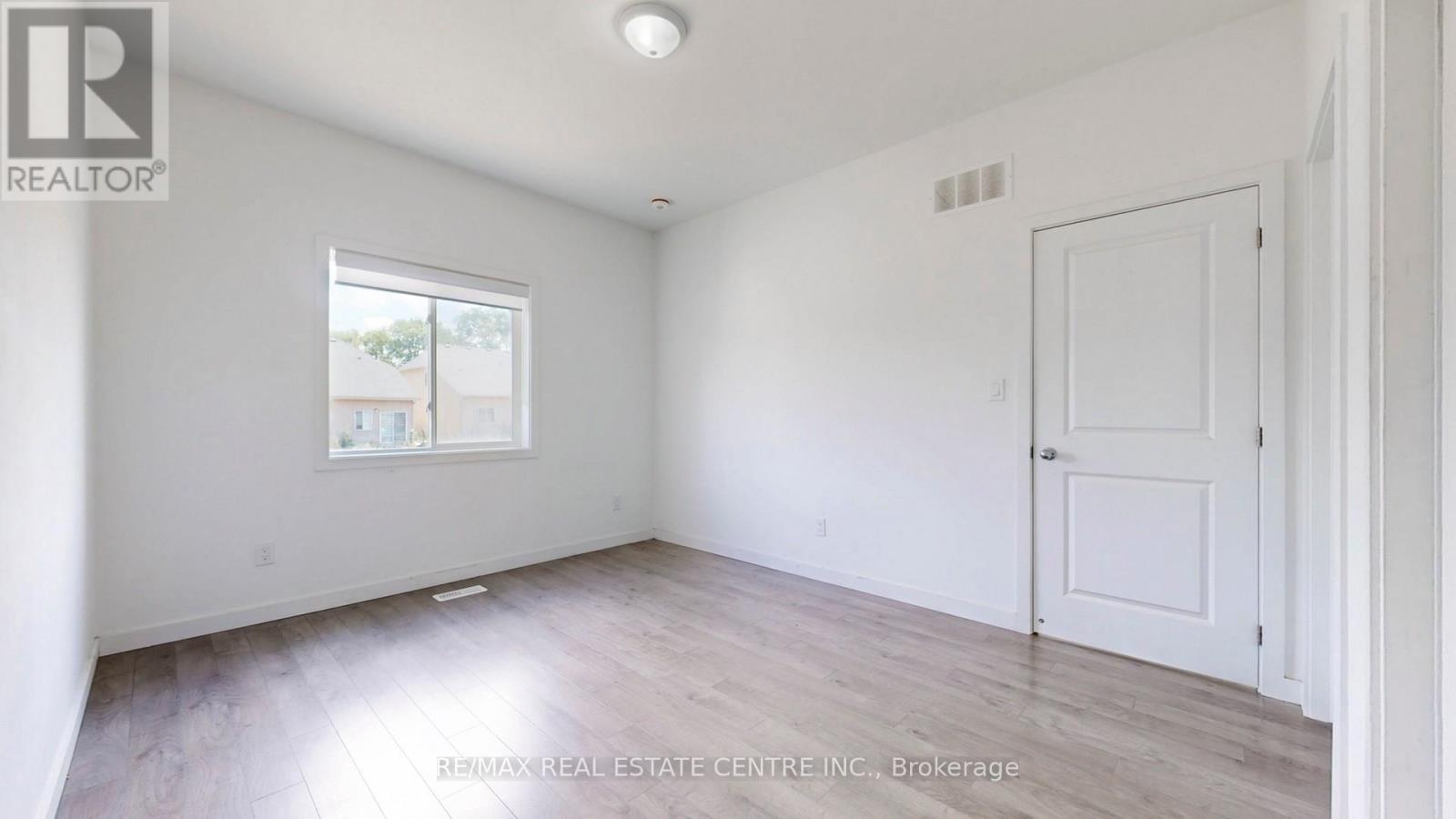383 Chaffey Street, Welland, Ontario  L3B 0K5 - Photo 16 - X12159874