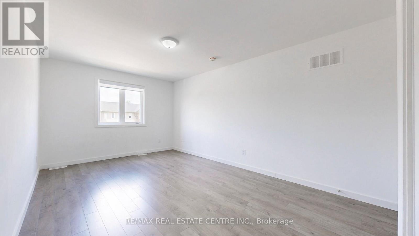 383 Chaffey Street, Welland, Ontario  L3B 0K5 - Photo 28 - X12159874