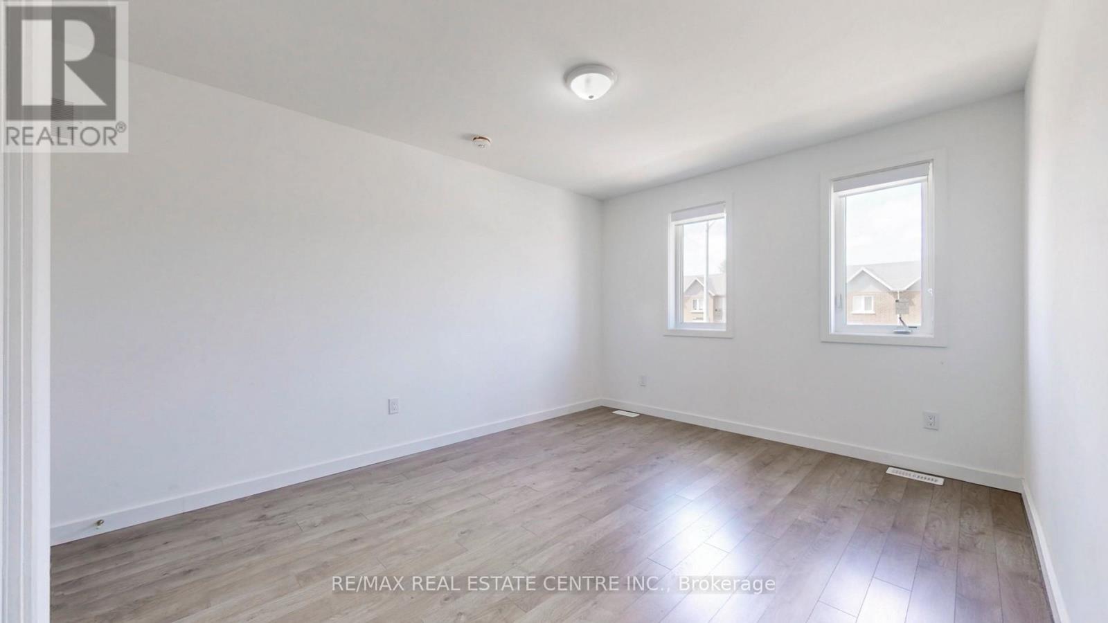 383 Chaffey Street, Welland, Ontario  L3B 0K5 - Photo 25 - X12159874