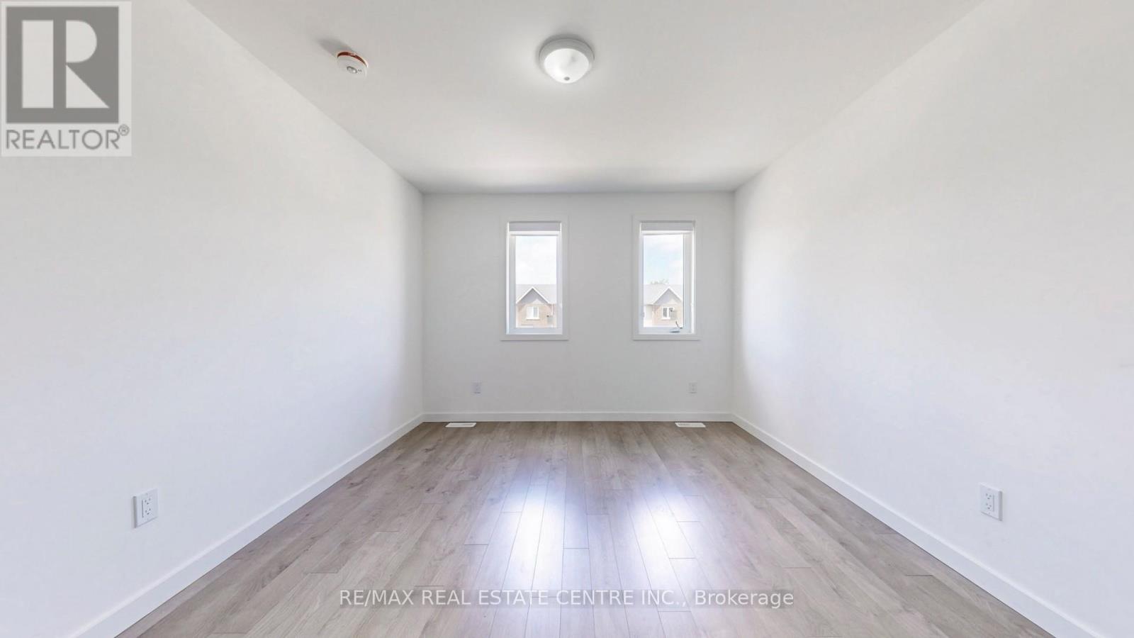 383 Chaffey Street, Welland, Ontario  L3B 0K5 - Photo 24 - X12159874