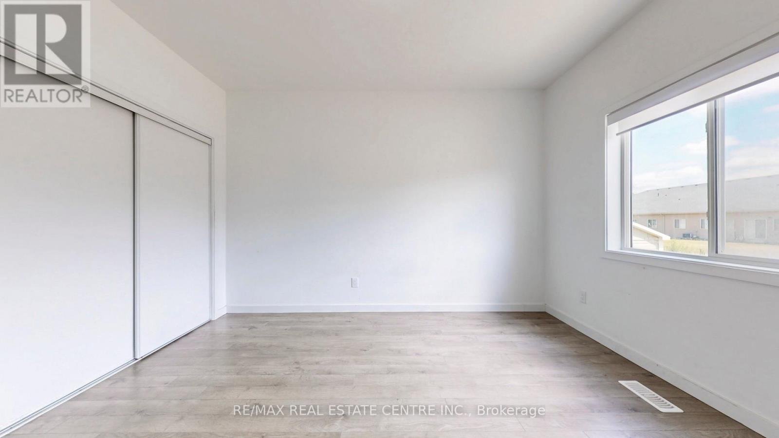 383 Chaffey Street, Welland, Ontario  L3B 0K5 - Photo 17 - X12159874
