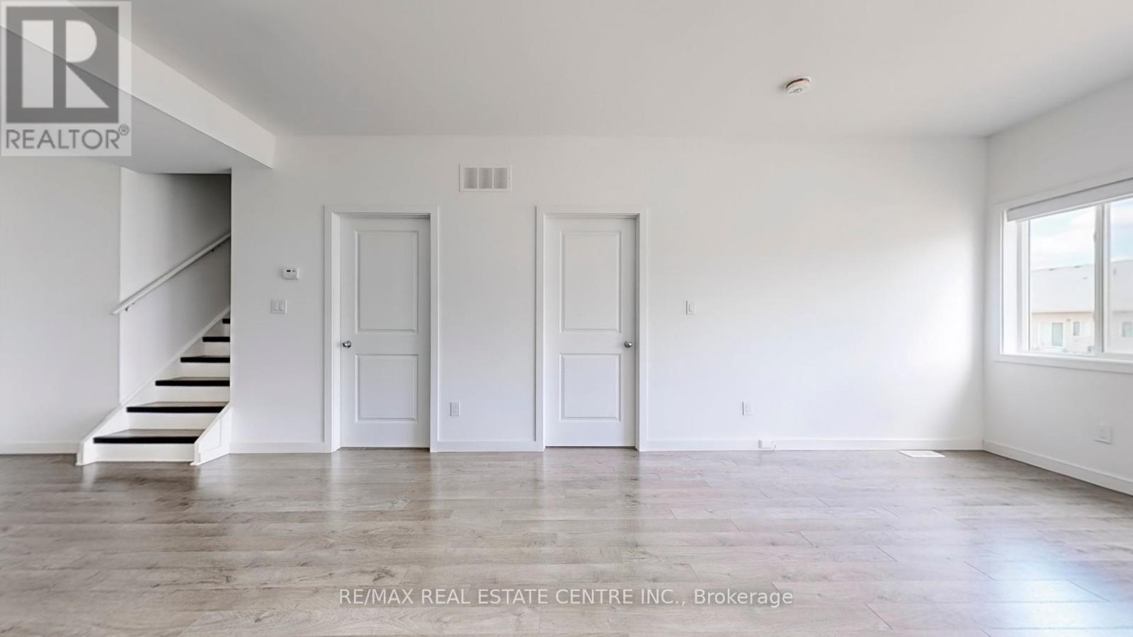 383 Chaffey Street, Welland, Ontario  L3B 0K5 - Photo 5 - X12159874