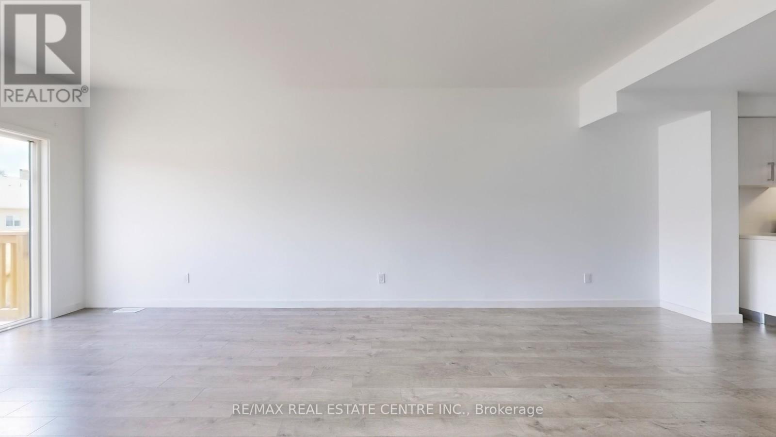 383 Chaffey Street, Welland, Ontario  L3B 0K5 - Photo 6 - X12159874