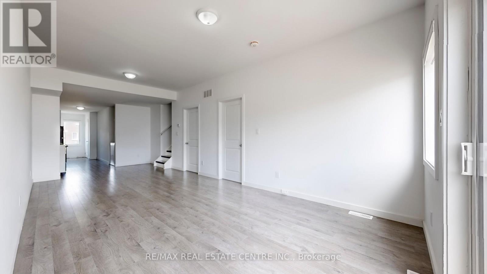 383 Chaffey Street, Welland, Ontario  L3B 0K5 - Photo 8 - X12159874
