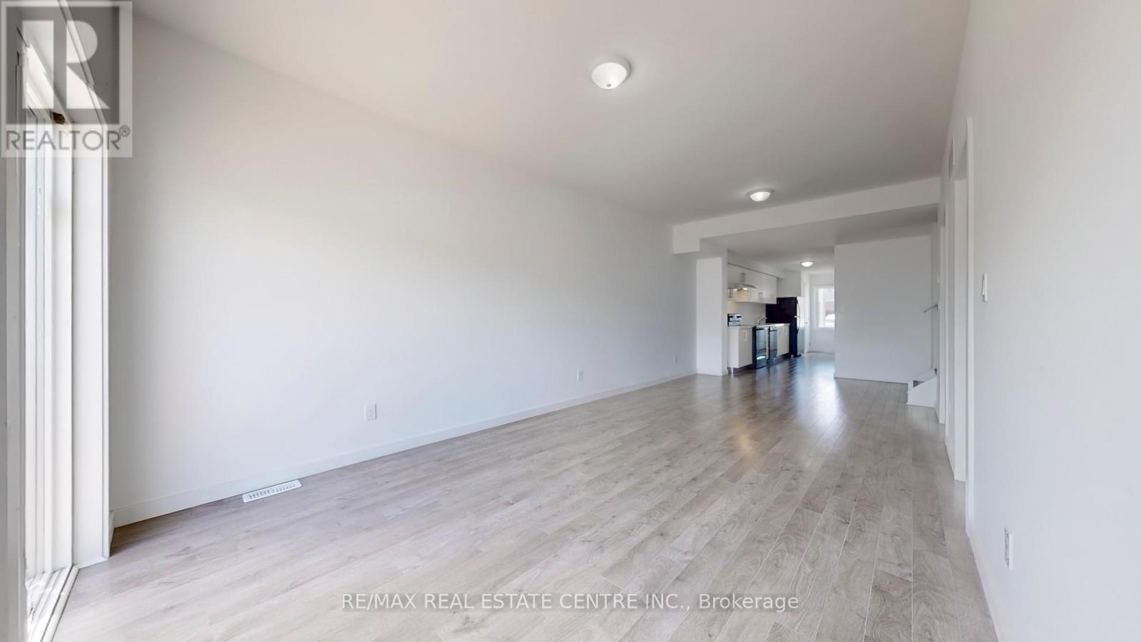 383 Chaffey Street, Welland, Ontario  L3B 0K5 - Photo 7 - X12159874