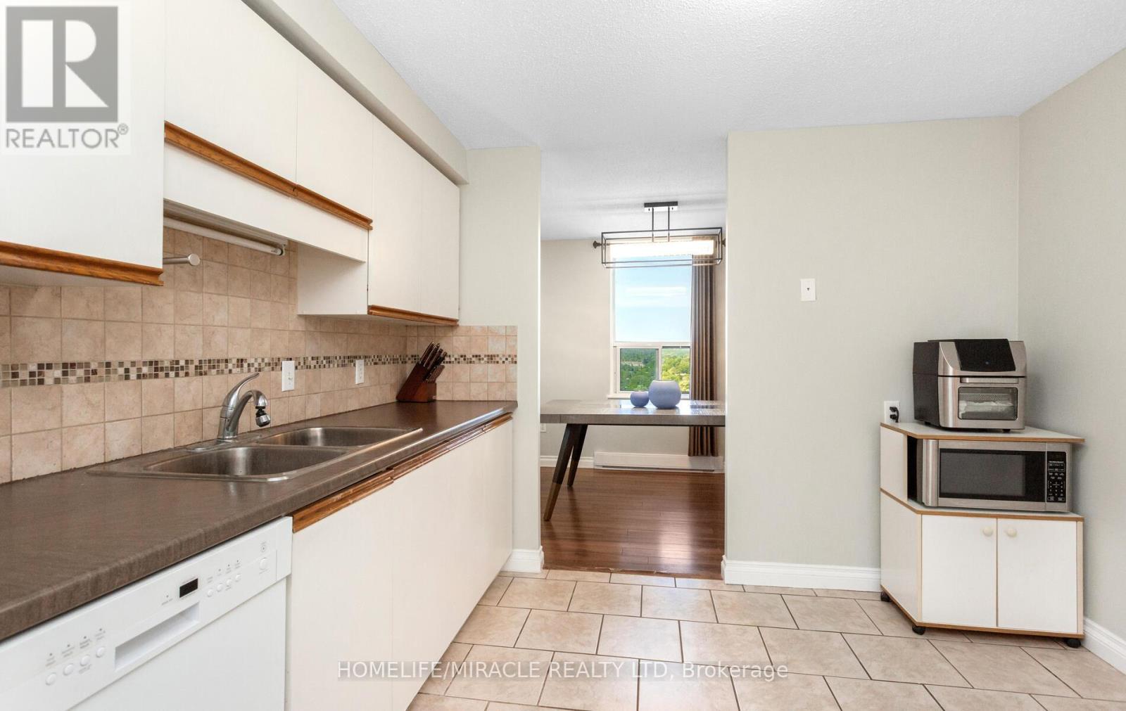 1705 - 35 Green Valley Drive, Kitchener, Ontario  N2P 2A5 - Photo 21 - X12309253