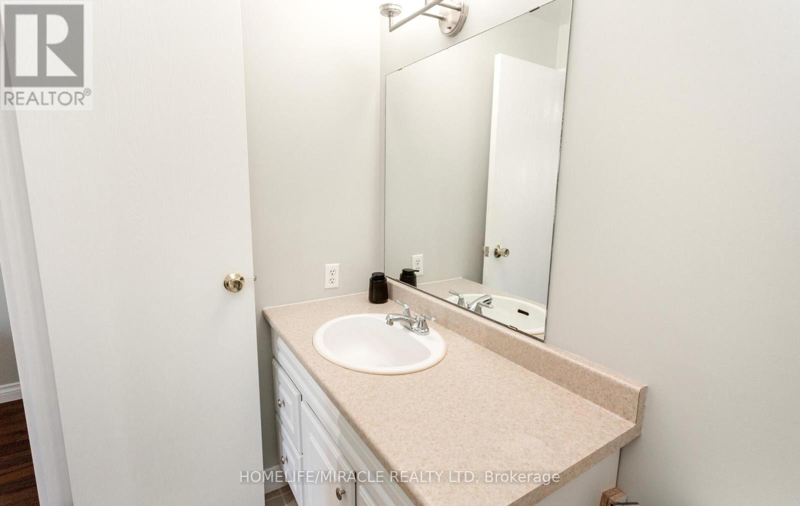 1705 - 35 Green Valley Drive, Kitchener, Ontario  N2P 2A5 - Photo 36 - X12309253