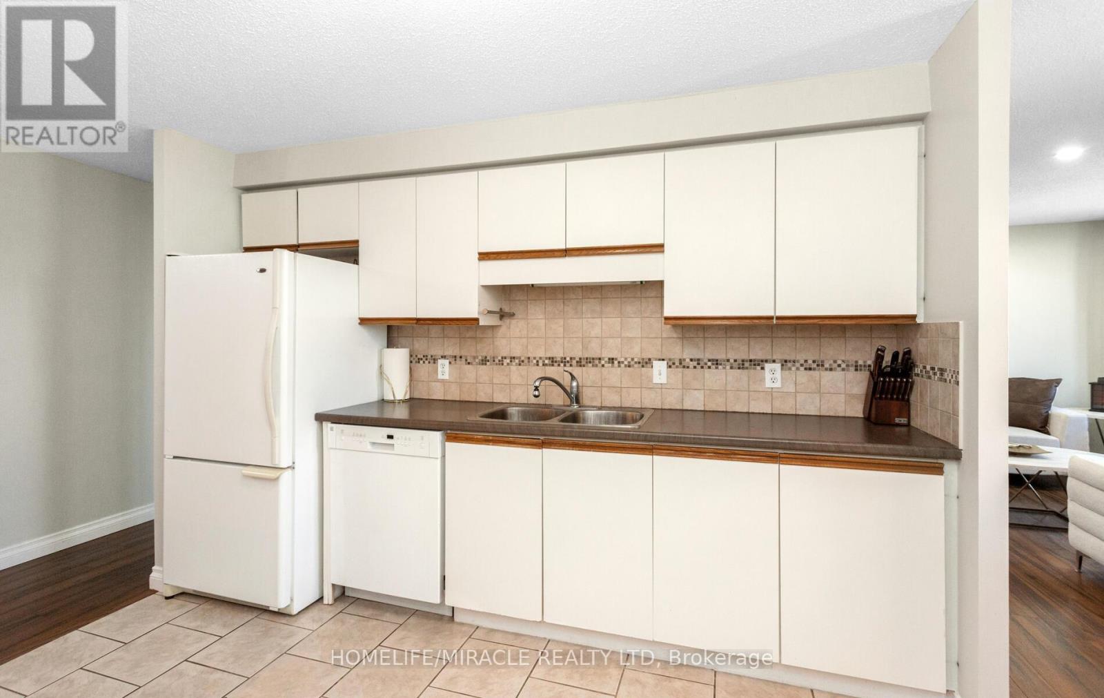1705 - 35 Green Valley Drive, Kitchener, Ontario  N2P 2A5 - Photo 23 - X12309253