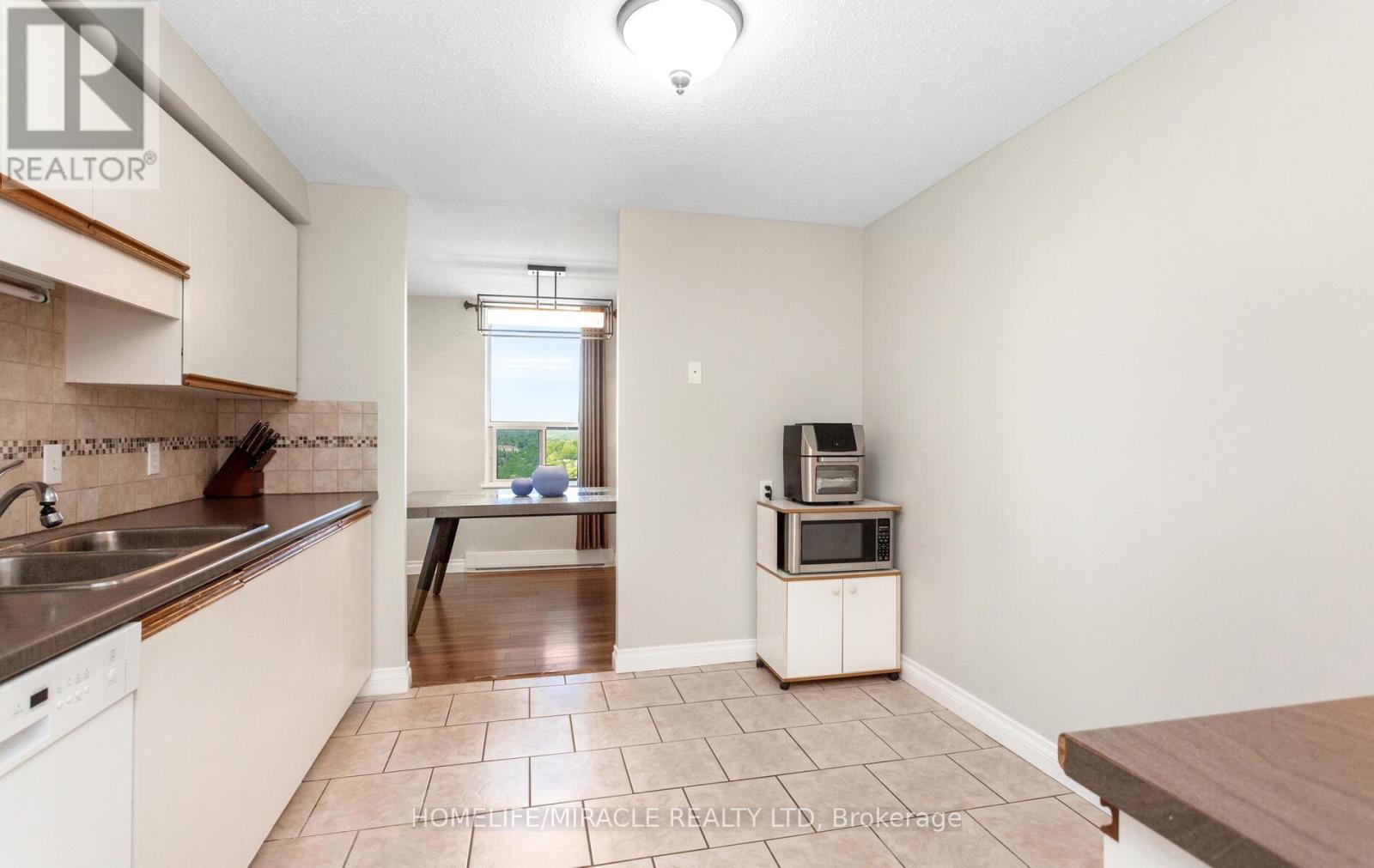 1705 - 35 Green Valley Drive, Kitchener, Ontario  N2P 2A5 - Photo 19 - X12309253