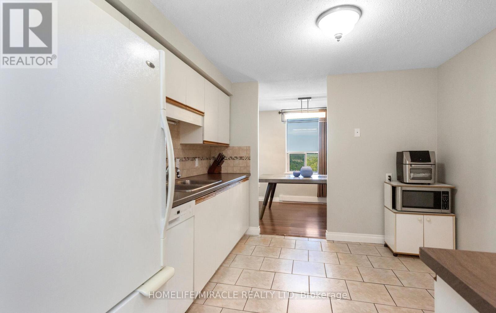 1705 - 35 Green Valley Drive, Kitchener, Ontario  N2P 2A5 - Photo 20 - X12309253