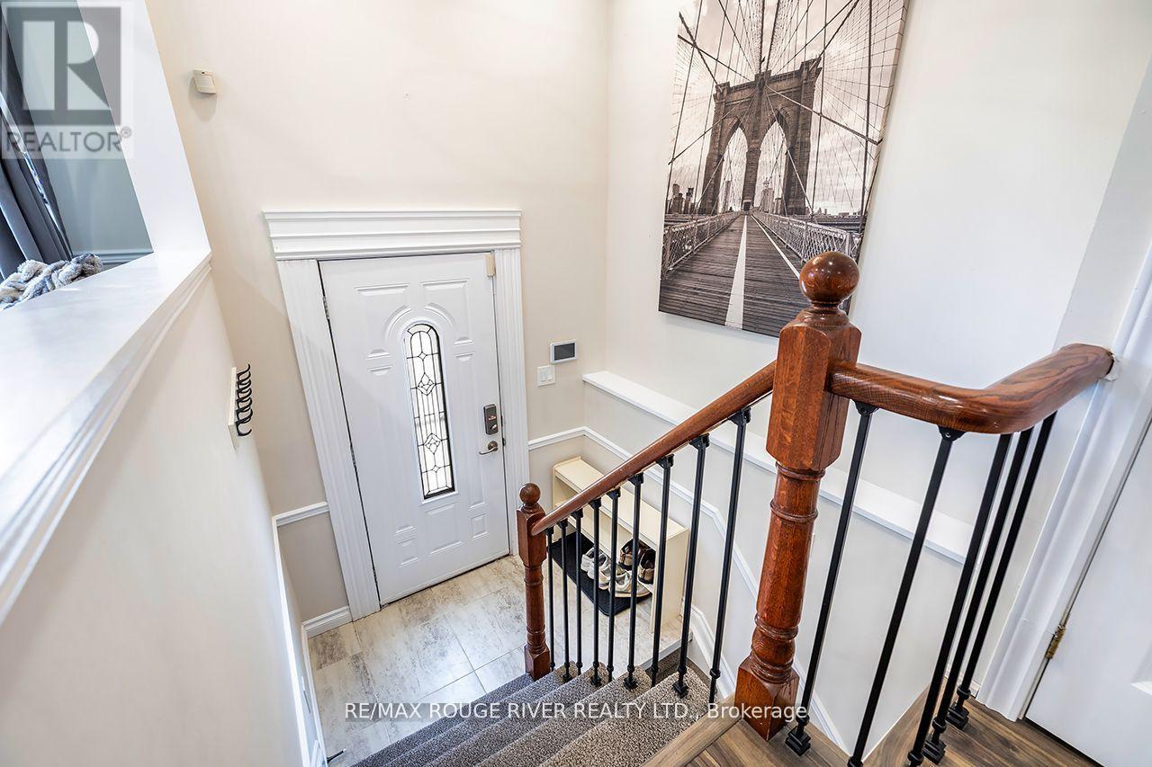 411 Pompano Court, Oshawa, Ontario  L1K 1M9 - Photo 3 - E12310609