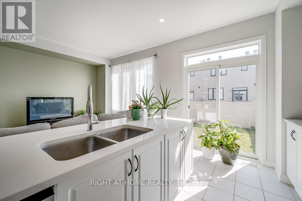 301 Drumlish Lane, Ottawa, Ontario  K2J 6Y1 - Photo 8 - X12310470